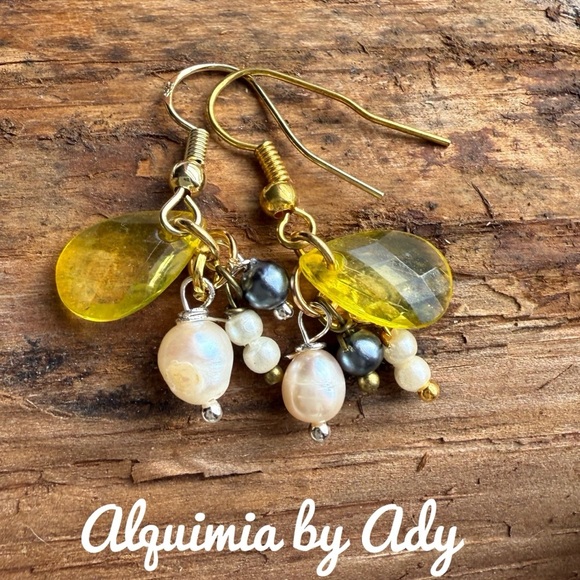 Alquimia Gold and Yellow Cluster Earrings with Pearls - Picture 1 of 1